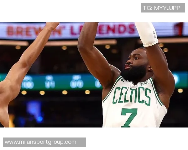 杰伦布朗称赞米诺特表现出色期待其在稳定性上持续进步